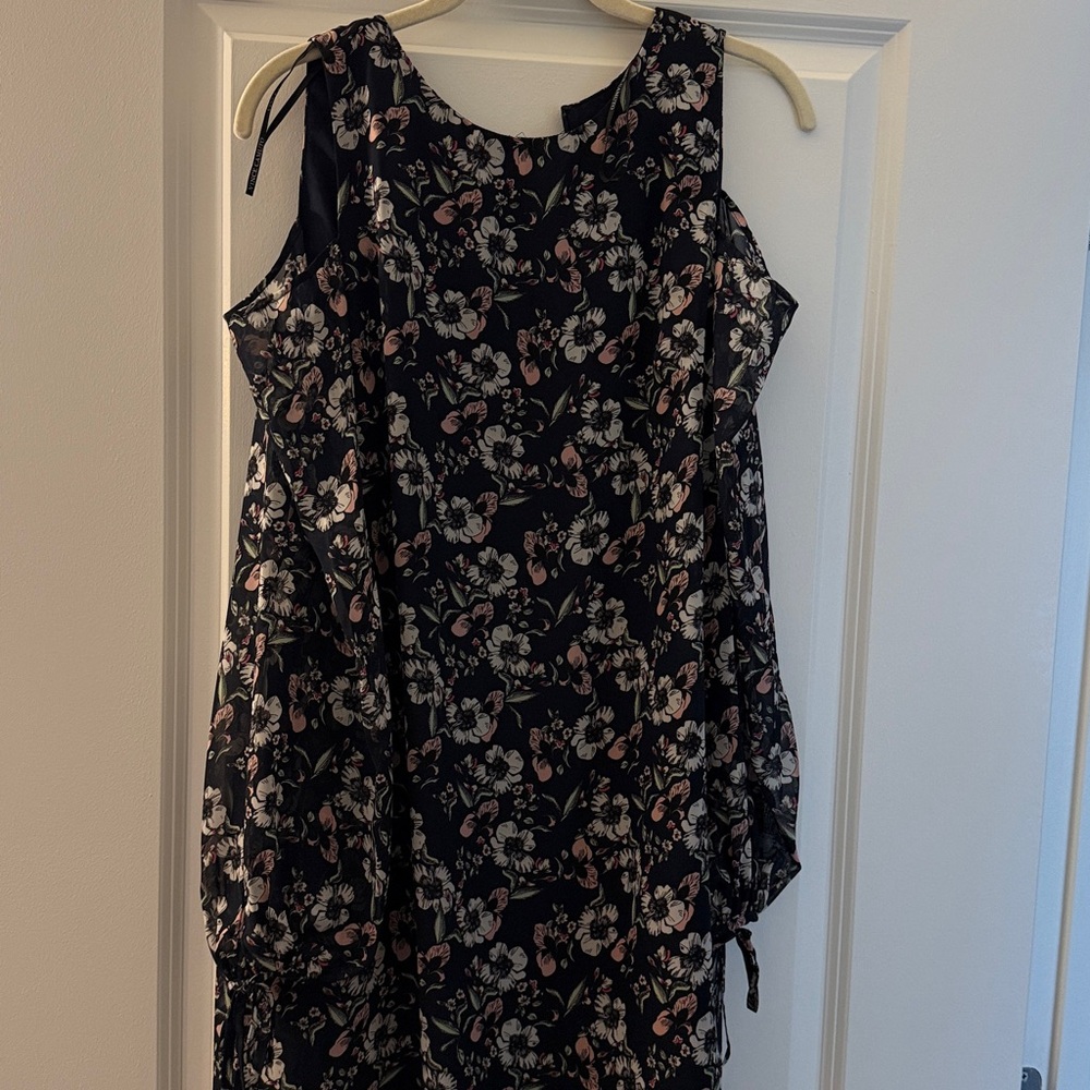 VINCE CAMUTO Chiffon Cold Shoulder Dress